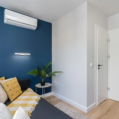 Smart - Old Town & Main Train Station - By Upstairs Appartamento