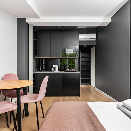 Smart - Old Town & Main Train Station - By Upstairs Cracovia