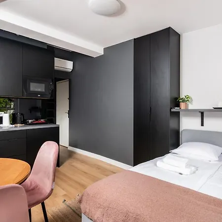 Smart - Old Town & Main Train Station - By Upstairs * Cracóvia