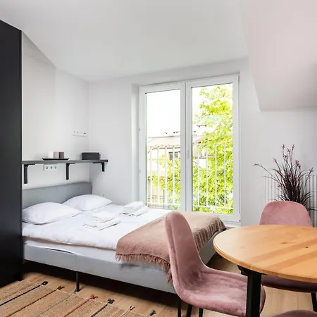 Apartman Smart - Old Town & Main Train Station - By Upstairs